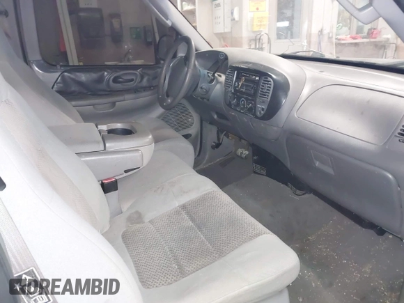 ✅ 2003 Ford F-150 XL • VIN: 1FTRF07203KC78404 • Lot: 43804989. Wystawiony na IAAI z przebiegiem Nie podano. Bezpłatny archiwum sprzedaży aukcyjnych z USA i szczegółowy raport historii pojazdu na DreamBid. Zdjęcie 5.