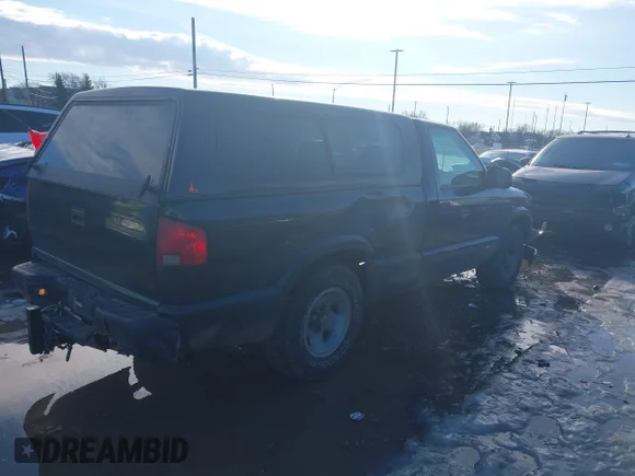 ✅ 2001 Chevrolet S-10 • VIN: 1GCCS14W618224226 • Lot: 43963931. Wystawiony na IAAI z przebiegiem 124 295 mil. Bezpłatny archiwum sprzedaży aukcyjnych z USA i szczegółowy raport historii pojazdu na DreamBid. Zdjęcie 4.