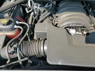 ✅ 2019 Chevrolet Tahoe LS • VIN: 1GNSCAKC3KR255213 • Lot: 81584105. Wystawiony na Copart z przebiegiem 116 639 mil. Bezpłatny archiwum sprzedaży aukcyjnych z USA i szczegółowy raport historii pojazdu na DreamBid. Zdjęcie 13.