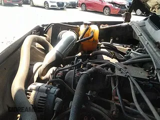 ✅ 2002 GMC Sierra 2500HD SLE • VIN: 1GTHK23U22F225978 • Lot: 42697616. Wystawiony na IAAI z przebiegiem 245 001 mil. Bezpłatny archiwum sprzedaży aukcyjnych z USA i szczegółowy raport historii pojazdu na DreamBid. Zdjęcie 19.