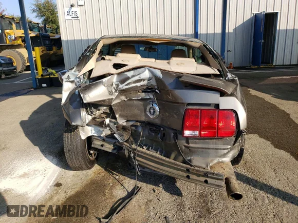 ✅ 2005 Ford Mustang Deluxe • VIN: 1ZVFT80N055144845 • Lot: 75691595. Wystawiony na Copart z przebiegiem 147 825 mil. Bezpłatny archiwum sprzedaży aukcyjnych z USA i szczegółowy raport historii pojazdu na DreamBid. Zdjęcie 6.