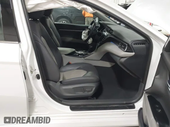 ✅ 2020 Toyota Camry Hybrid XLE • VIN: 4T1F31AK0LU519484 • Lot: 44141671. Wystawiony na IAAI z przebiegiem 80 812 mil. Bezpłatny archiwum sprzedaży aukcyjnych z USA i szczegółowy raport historii pojazdu na DreamBid. Zdjęcie 5.