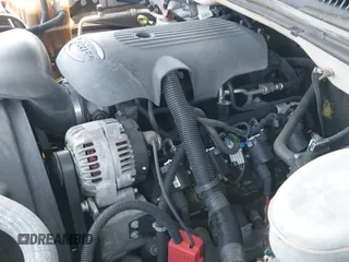 2004 Chevrolet Silverado 1500 Work Truck z VIN 1GCEC14V94Z244840, wystawiony jako IAAI lot #42571641 z przebiegiem 297 091 mil mil oraz . Historia ofert i sprzedaży dostępna na DreamBid. Obrazek 19.