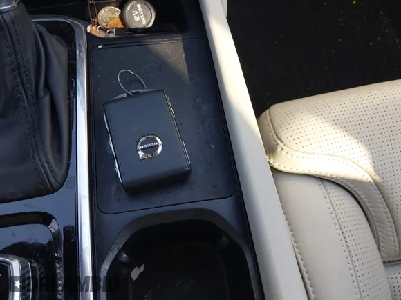 ✅ 2022 Volvo XC90 Inscription • VIN: YV4A22PL6N1862616 • Lot: 41620707. Wystawiony na IAAI z przebiegiem 25 888 mil. Bezpłatny archiwum sprzedaży aukcyjnych z USA i szczegółowy raport historii pojazdu na DreamBid. Zdjęcie 11.