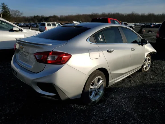 ✅ 2017 Chevrolet Cruze LT • VIN: 1G1BE5SM1H7275542 • Лот: 69944992. Опубликован ранее на Copart с пробегом 66 635 миль. Бесплатный доступ к архиву аукционных продаж из США и подробный отчёт об истории автомобиля на DreamBid. Изображение 3.