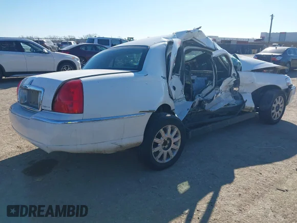 ✅ 2007 Lincoln Town Car Signature Limited • VIN: 1LNHM82V97Y614826 • Lot: 41349612. Wystawiony na IAAI z przebiegiem Nie podano. Bezpłatny archiwum sprzedaży aukcyjnych z USA i szczegółowy raport historii pojazdu na DreamBid. Zdjęcie 4.
