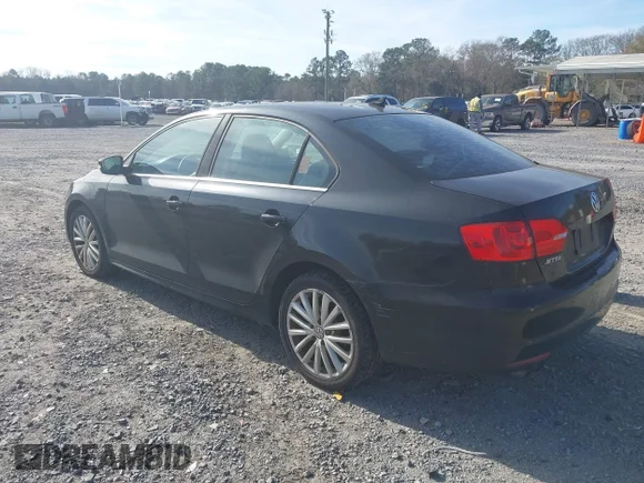 ✅ 2011 Volkswagen Jetta SEL • VIN: 3VWLX7AJ2BM335069 • Lot: 44144472. Wystawiony na IAAI z przebiegiem 212 837 mil. Bezpłatny archiwum sprzedaży aukcyjnych z USA i szczegółowy raport historii pojazdu na DreamBid. Zdjęcie 3.