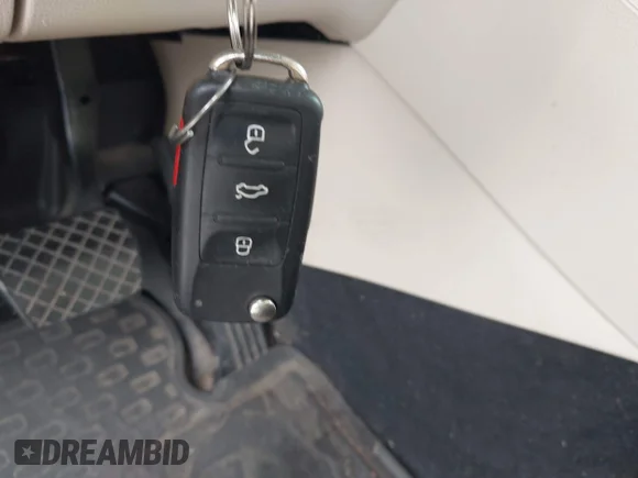 ✅ 2014 Volkswagen Tiguan S • VIN: WVGAV3AX7EW513314 • Лот: 44992547. Опубліковано раніше на IAAI з пробігом 293 715 миль. Безкоштовний доступ до архіву аукціонних продажів зі США та докладний звіт про історію автомобіля на DreamBid. Зображення 11.