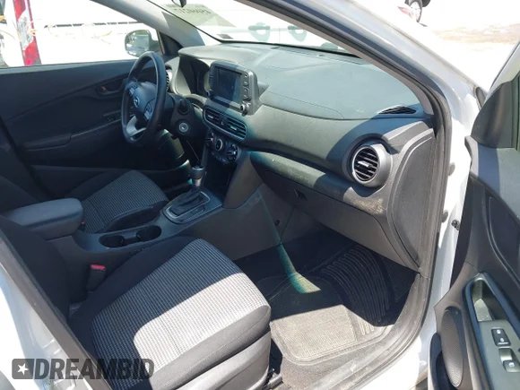 ✅ 2019 Hyundai Kona SE • VIN: KM8K12AA4KU270817 • Lot: 45060217. Wystawiony na IAAI z przebiegiem 152 233 mil. Bezpłatny archiwum sprzedaży aukcyjnych z USA i szczegółowy raport historii pojazdu na DreamBid. Zdjęcie 5.