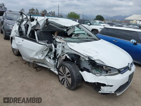 ✅ 2019 Volkswagen Golf SE • VIN: WVWKR7AU6KW917873 • Lot: 42062766. Wystawiony na IAAI z przebiegiem 36 374 mil. Bezpłatny archiwum sprzedaży aukcyjnych z USA i szczegółowy raport historii pojazdu na DreamBid. Zdjęcie 1.
