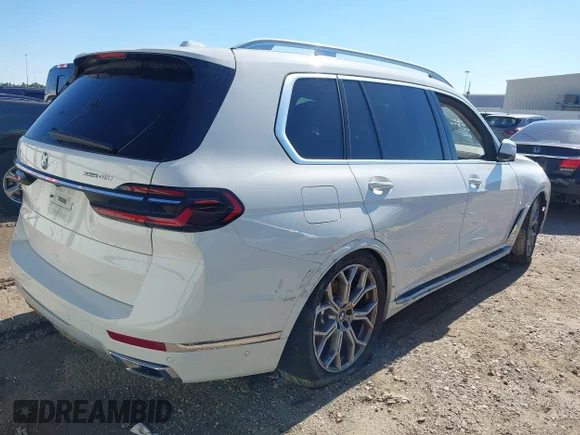 ✅ 2026 BMW X7 xDrive40i • VIN: 5UX23EM0XT9053505 • Лот: 44327402. Опубліковано раніше на IAAI з пробігом 16 190 миль. Безкоштовний доступ до архіву аукціонних продажів зі США та докладний звіт про історію автомобіля на DreamBid. Зображення 4.