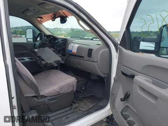 ✅ 2010 Chevrolet Silverado 3500HD • VIN: 1GB5KZBK9AZ255430 • Лот: 42768155. Опубликован ранее на IAAI с пробегом 213 587 миль. Бесплатный доступ к архиву аукционных продаж из США и подробный отчёт об истории автомобиля на DreamBid. Изображение 5.