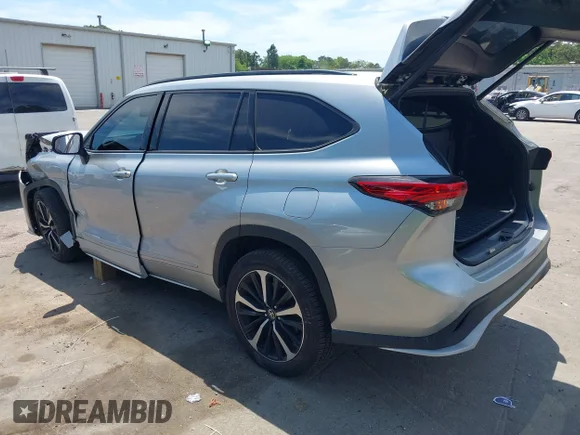✅ 2021 Toyota Highlander XSE • VIN: 5TDLZRBH3MS069200 • Lot: 45285435. Wystawiony na IAAI z przebiegiem 83 066 mil. Bezpłatny archiwum sprzedaży aukcyjnych z USA i szczegółowy raport historii pojazdu na DreamBid. Zdjęcie 3.
