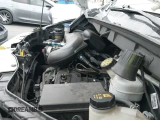 ✅ 2019 Ford Transit • VIN: 1FTYR2CM0KKB65167 • Lot: 43689679. Wystawiony na IAAI z przebiegiem 134 683 mil. Bezpłatny archiwum sprzedaży aukcyjnych z USA i szczegółowy raport historii pojazdu na DreamBid. Zdjęcie 19.