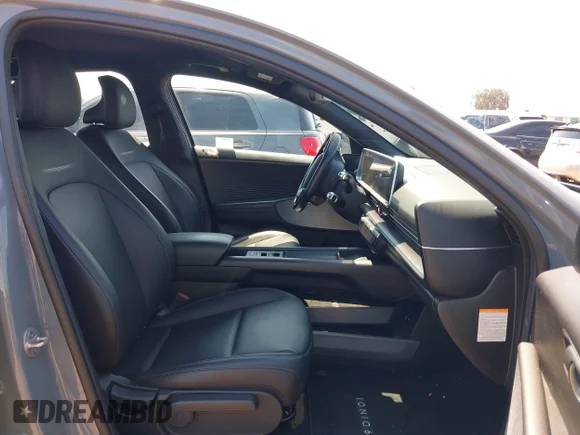 ✅ 2023 Hyundai Ioniq 6 SEL • VIN: KMHM34AA9PA033358 • Lot: 42910384. Wystawiony na IAAI z przebiegiem 71 135 mil. Bezpłatny archiwum sprzedaży aukcyjnych z USA i szczegółowy raport historii pojazdu na DreamBid. Zdjęcie 5.