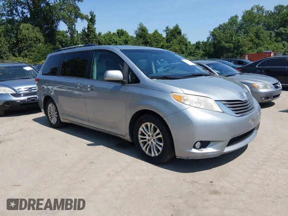 ✅ 2011 Toyota Sienna XLE • VIN: 5TDYK3DC4BS055358 • Lot: 45524269. Wystawiony na IAAI z przebiegiem 331 537 mil. Bezpłatny archiwum sprzedaży aukcyjnych z USA i szczegółowy raport historii pojazdu na DreamBid. Zdjęcie 1.