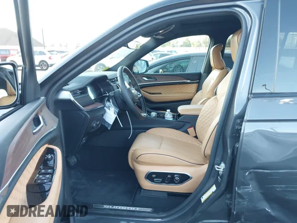 ✅ 2025 Jeep Grand Cherokee Summit • VIN: 1C4RJHEG9S8670823 • Lot: 44664268. Wystawiony na IAAI z przebiegiem 8 656 mil. Bezpłatny archiwum sprzedaży aukcyjnych z USA i szczegółowy raport historii pojazdu na DreamBid. Zdjęcie 5.