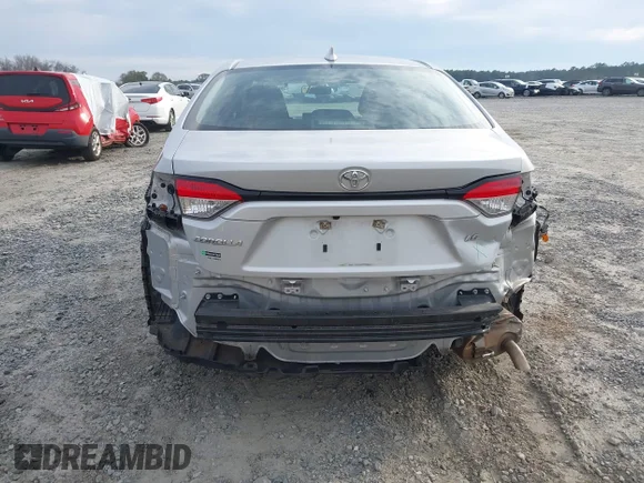 ✅ 2022 Toyota Corolla LE • VIN: 5YFEPMAE4NP379469 • Lot: 44218224. Wystawiony na IAAI z przebiegiem 77 668 mil. Bezpłatny archiwum sprzedaży aukcyjnych z USA i szczegółowy raport historii pojazdu na DreamBid. Zdjęcie 6.