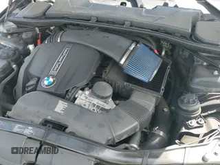 ✅ 2013 BMW 3 Series 335i • VIN: WBADX7C52DJ589384 • Lot: 42453370. Wystawiony na IAAI z przebiegiem 58 821 mil. Bezpłatny archiwum sprzedaży aukcyjnych z USA i szczegółowy raport historii pojazdu na DreamBid. Zdjęcie 18.