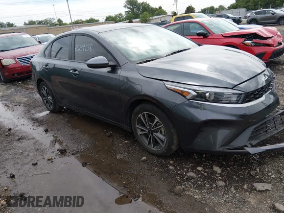 ✅ 2024 Kia Forte LX • VIN: 3KPF24AD7RE825793 • Lot: 45239138. Wystawiony na IAAI z przebiegiem 20 631 mil. Bezpłatny archiwum sprzedaży aukcyjnych z USA i szczegółowy raport historii pojazdu na DreamBid. Zdjęcie 1.