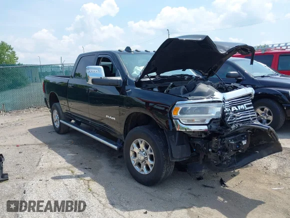 ✅ 2024 Ram 2500 Laramie • VIN: 3C6UR5FJ6RG105310 • Лот: 42840117. Опубліковано раніше на IAAI з пробігом 32 544 миль. Безкоштовний доступ до архіву аукціонних продажів зі США та докладний звіт про історію автомобіля на DreamBid. Зображення 1.