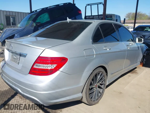 ✅ 2014 Mercedes-Benz C 250 Sport • VIN: WDDGF4HB9EA955414 • Лот: 44545909. Опубліковано раніше на IAAI з пробігом 87 707 миль. Безкоштовний доступ до архіву аукціонних продажів зі США та докладний звіт про історію автомобіля на DreamBid. Зображення 4.