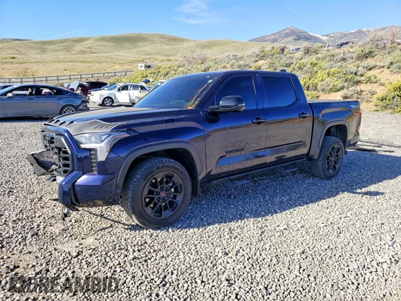 ✅ 2025 Toyota Tundra SR5 • VIN: 5TFWA5DBXSX275062 • Lot: 48695056. Wystawiony na Copart z przebiegiem 6 692 mil. Bezpłatny archiwum sprzedaży aukcyjnych z USA i szczegółowy raport historii pojazdu na DreamBid. Zdjęcie 1.