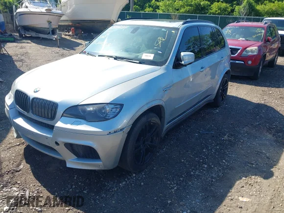 ✅ 2010 BMW X5 M • VIN: 5YMGY0C58ALK25224 • Lot: 45318734. Wystawiony na IAAI z przebiegiem Nie podano. Bezpłatny archiwum sprzedaży aukcyjnych z USA i szczegółowy raport historii pojazdu na DreamBid. Zdjęcie 2.