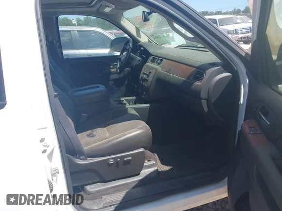 ✅ 2011 Chevrolet Silverado 1500 LTZ • VIN: 1GCPKTE34BF164655 • Lot: 44711833. Wystawiony na IAAI z przebiegiem 289 612 mil. Bezpłatny archiwum sprzedaży aukcyjnych z USA i szczegółowy raport historii pojazdu na DreamBid. Zdjęcie 5.