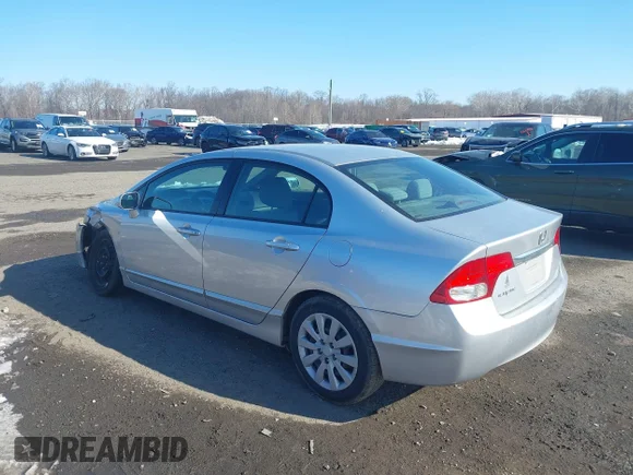 ✅ 2010 Honda Civic LX • VIN: 2HGFA1F53AH327474 • Lot: 44313086. Wystawiony na IAAI z przebiegiem 175 351 mil. Bezpłatny archiwum sprzedaży aukcyjnych z USA i szczegółowy raport historii pojazdu na DreamBid. Zdjęcie 3.