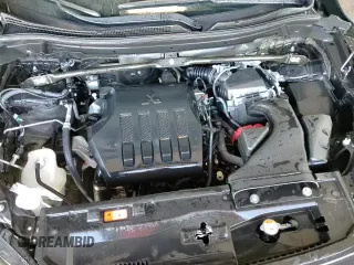 ✅ 2025 Mitsubishi Eclipse Cross SE • VIN: JA4ATWAA8SZ032743 • Lot: 95990805. Listed on Copart with 12,446 mi. Free auction sales archive from the USA and detailed vehicle history report at DreamBid. Image 14.