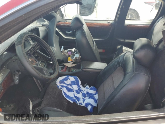 ✅ 1993 Mercury Cougar • VIN: 1MEPM6244PH631544 • Lot: 62555645. Wystawiony na Copart z przebiegiem 128 339 mil. Bezpłatny archiwum sprzedaży aukcyjnych z USA i szczegółowy raport historii pojazdu na DreamBid. Zdjęcie 7.