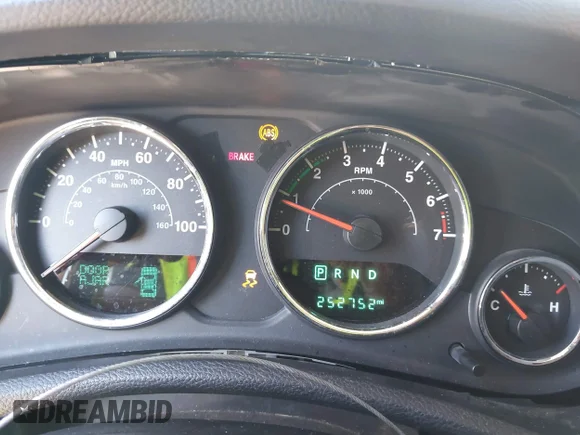 ✅ 2016 Jeep Wrangler Unlimited Black Bear • VIN: 1C4BJWDG8GL178943 • Lot: 44323041. Wystawiony na IAAI z przebiegiem 252 752 mil. Bezpłatny archiwum sprzedaży aukcyjnych z USA i szczegółowy raport historii pojazdu na DreamBid. Zdjęcie 7.