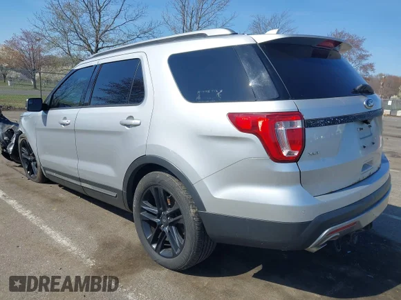 ✅ 2016 Ford Explorer XLT • VIN: 1FM5K8D89GGB71373 • Lot: 44820998. Wystawiony na IAAI z przebiegiem 134 665 mil. Bezpłatny archiwum sprzedaży aukcyjnych z USA i szczegółowy raport historii pojazdu na DreamBid. Zdjęcie 3.
