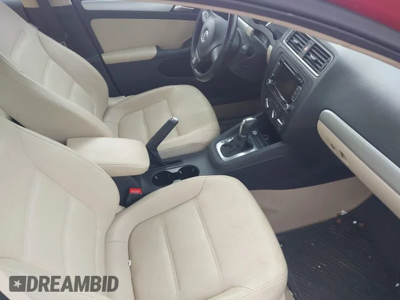 ✅ 2014 Volkswagen Jetta SE • VIN: 3VWD17AJ0EM385981 • Lot: 44523620. Wystawiony na IAAI z przebiegiem 200 474 mil. Bezpłatny archiwum sprzedaży aukcyjnych z USA i szczegółowy raport historii pojazdu na DreamBid. Zdjęcie 5.