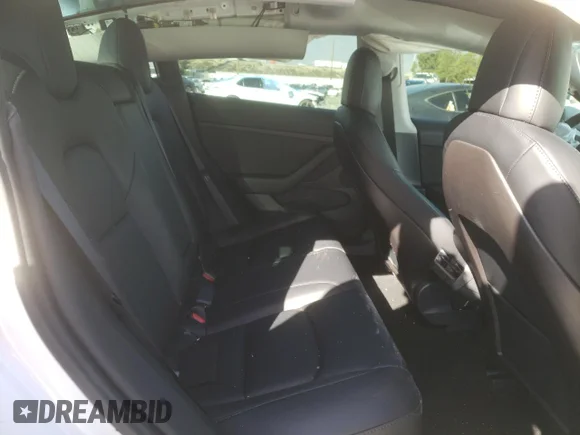 ✅ 2021 Tesla Model 3 Standard Range Plus • VIN: 5YJ3E1EA0MF994842 • Лот: 72130982. Опубліковано раніше на Copart з пробігом 26 093 миль. Безкоштовний доступ до архіву аукціонних продажів зі США та докладний звіт про історію автомобіля на DreamBid. Зображення 10.