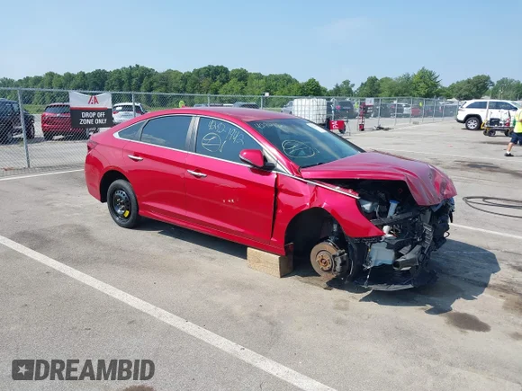 ✅ 2019 Hyundai Sonata Sport • VIN: 5NPE34AF4KH776614 • Lot: 42921942. Wystawiony na IAAI z przebiegiem 91 318 mil. Bezpłatny archiwum sprzedaży aukcyjnych z USA i szczegółowy raport historii pojazdu na DreamBid. Zdjęcie 1.