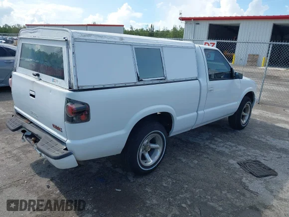 ✅ 2002 GMC Sonoma SLS • VIN: 1GTCS14W028174053 • Lot: 42573464. Listed on IAAI with 185,563 mi. Free auction sales archive from the USA and detailed vehicle history report at DreamBid. Image 4.