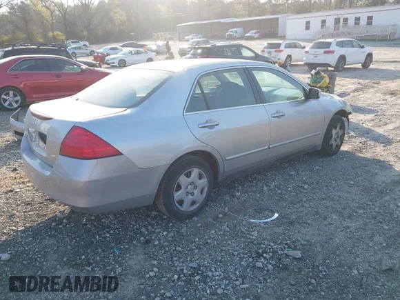 ✅ 2006 Honda Accord LX • VIN: 1HGCM56436A179762 • Lot: 44666783. Wystawiony na IAAI z przebiegiem 198 667 mil. Bezpłatny archiwum sprzedaży aukcyjnych z USA i szczegółowy raport historii pojazdu na DreamBid. Zdjęcie 4.
