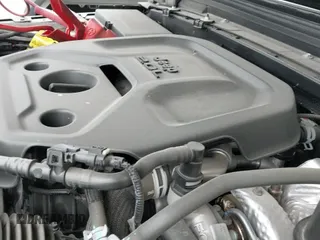 ✅ 2025 Jeep Wrangler Sahara • VIN: 1C4PJXEN4SW573900 • Lot: 43767272. Wystawiony na IAAI z przebiegiem 14 398 mil. Bezpłatny archiwum sprzedaży aukcyjnych z USA i szczegółowy raport historii pojazdu na DreamBid. Zdjęcie 20.