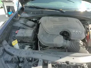 ✅ 2019 Chrysler 300 S • VIN: 2C3CCABG6KH655982 • Лот: 66560515. Опубликован ранее на Copart с пробегом 98 611 миль. Бесплатный доступ к архиву аукционных продаж из США и подробный отчёт об истории автомобиля на DreamBid. Изображение 15.