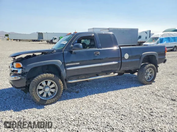 ✅ 2005 GMC Sierra 2500HD SLT • VIN: 1GTHK29G45E213861 • Lot: 56819956. Wystawiony na Copart z przebiegiem 181 507 mil. Bezpłatny archiwum sprzedaży aukcyjnych z USA i szczegółowy raport historii pojazdu na DreamBid. Zdjęcie 1.