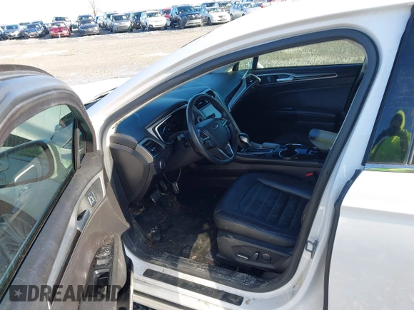 ✅ 2016 Ford Fusion SE • VIN: 3FA6P0T94GR161192 • Lot: 44219160. Wystawiony na IAAI z przebiegiem 235 247 mil. Bezpłatny archiwum sprzedaży aukcyjnych z USA i szczegółowy raport historii pojazdu na DreamBid. Zdjęcie 5.