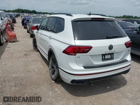 ✅ 2024 Volkswagen Tiguan SE R-Line Black • VIN: 3VV8B7AX5RM038563 • Lot: 45232657. Wystawiony na IAAI z przebiegiem 20 551 mil. Bezpłatny archiwum sprzedaży aukcyjnych z USA i szczegółowy raport historii pojazdu na DreamBid. Zdjęcie 3.