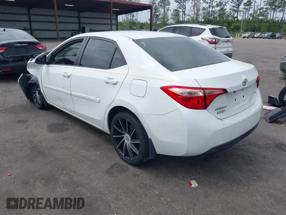 ✅ 2018 Toyota Corolla LE • VIN: 5YFBURHE1JP758969 • Lot: 44823624. Wystawiony na IAAI z przebiegiem 135 565 mil. Bezpłatny archiwum sprzedaży aukcyjnych z USA i szczegółowy raport historii pojazdu na DreamBid. Zdjęcie 3.