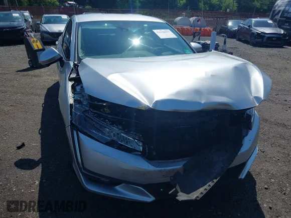 ✅ 2018 Honda Clarity • VIN: JHMZC5F17JC017131 • Lot: 42558857. Wystawiony na IAAI z przebiegiem 108 375 mil. Bezpłatny archiwum sprzedaży aukcyjnych z USA i szczegółowy raport historii pojazdu na DreamBid. Zdjęcie 17.