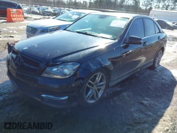 ✅ 2012 Mercedes-Benz C 300 Sport • VIN: WDDGF8BB0CR193945 • Lot: 44323153. Wystawiony na IAAI z przebiegiem 204 966 mil. Bezpłatny archiwum sprzedaży aukcyjnych z USA i szczegółowy raport historii pojazdu na DreamBid. Zdjęcie 2.