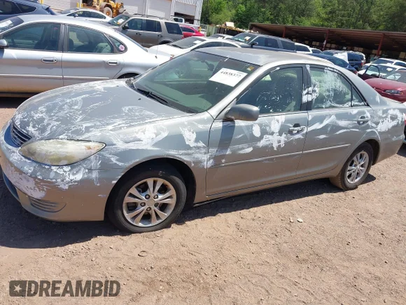 ✅ 2005 Toyota Camry XLE • VIN: 4T1BF30K05U606565 • Lot: 44838377. Wystawiony na IAAI z przebiegiem 247 143 mil. Bezpłatny archiwum sprzedaży aukcyjnych z USA i szczegółowy raport historii pojazdu na DreamBid. Zdjęcie 6.