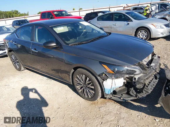 ✅ 2025 Nissan Altima SV • VIN: 1N4BL4DV2SN373713 • Лот: 45506039. Опубліковано раніше на IAAI з пробігом 28 164 миль. Безкоштовний доступ до архіву аукціонних продажів зі США та докладний звіт про історію автомобіля на DreamBid. Зображення 1.
