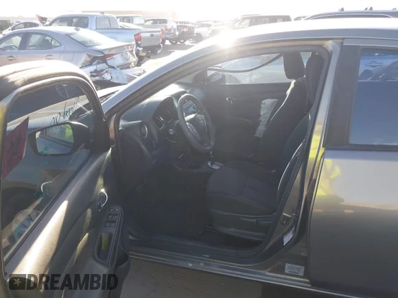 ✅ 2016 Nissan Versa S • VIN: 3N1CN7AP2GL906931 • Lot: 45175433. Wystawiony na IAAI z przebiegiem 124 529 mil. Bezpłatny archiwum sprzedaży aukcyjnych z USA i szczegółowy raport historii pojazdu na DreamBid. Zdjęcie 5.